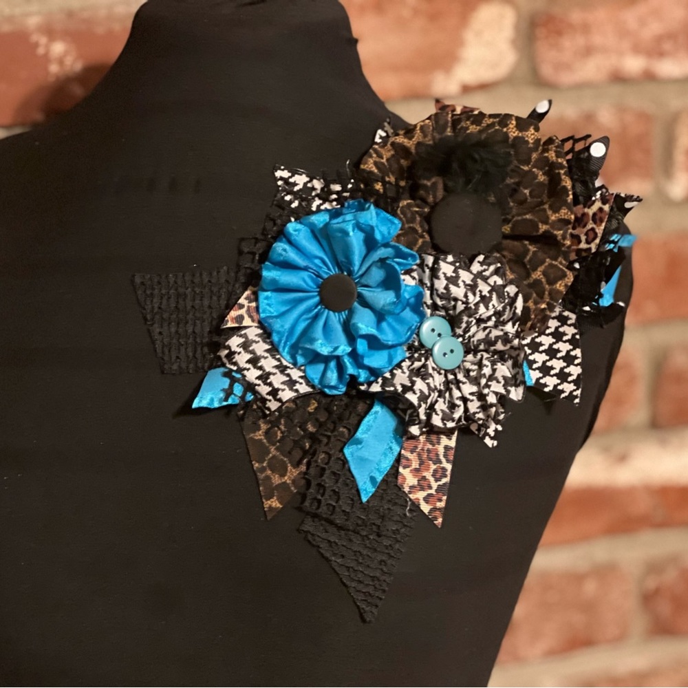 SOLD Custom Made Flower Pins - Picture 5 of 8